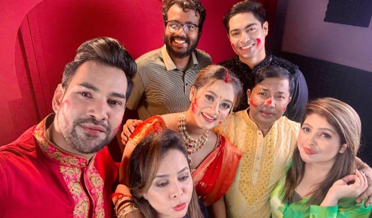 পূজার ফটোশুটে দীঘি, সঙ্গী জিলানী-রাতুল
